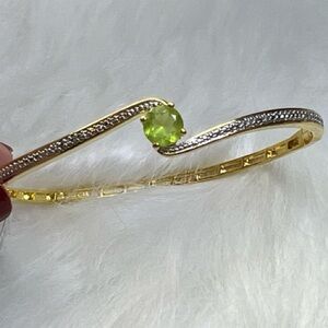 NWT! Created peridot and created white sapphire hinged bangle bracelet